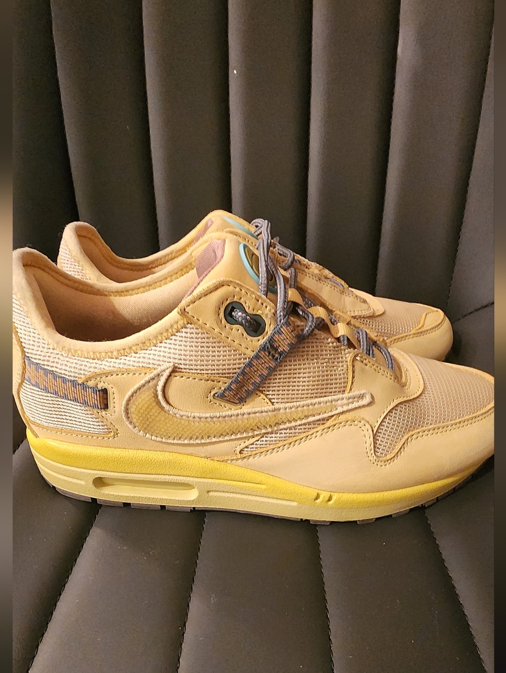 Travis Scott x Nike AirMax 1 "Saturn Gold"